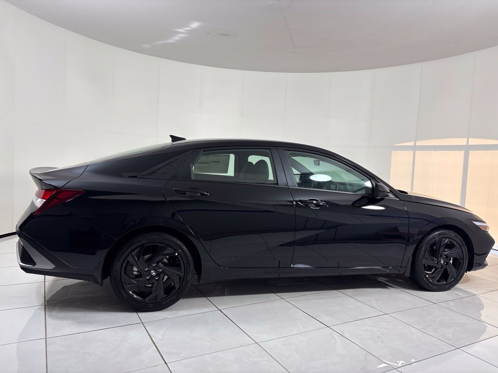 New 2026 Hyundai Elantra SEL Sport FWD image 6