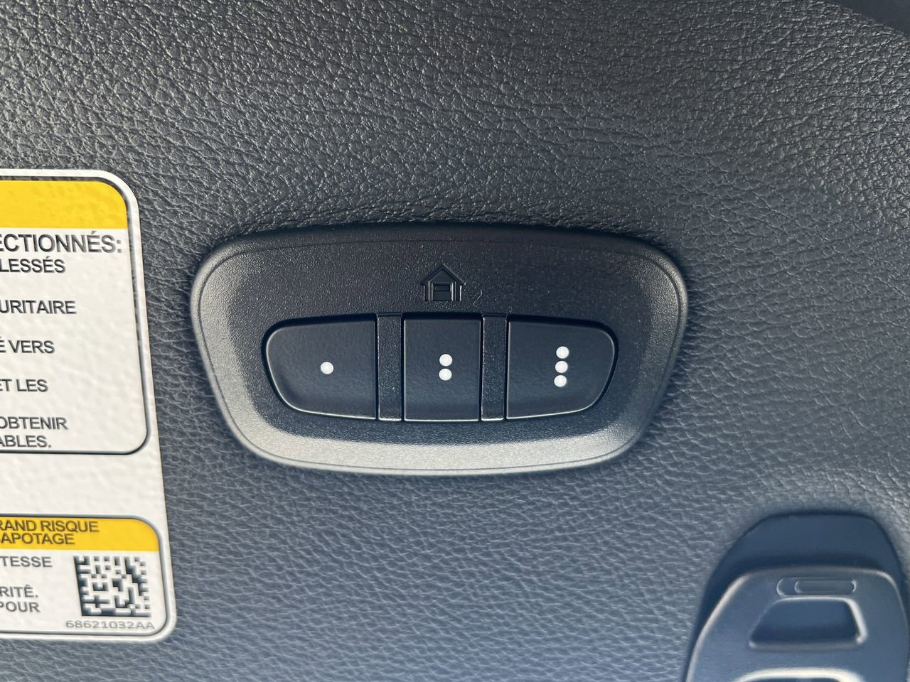 Used 2025 Jeep Wrangler Unlimited Rubicon image 17