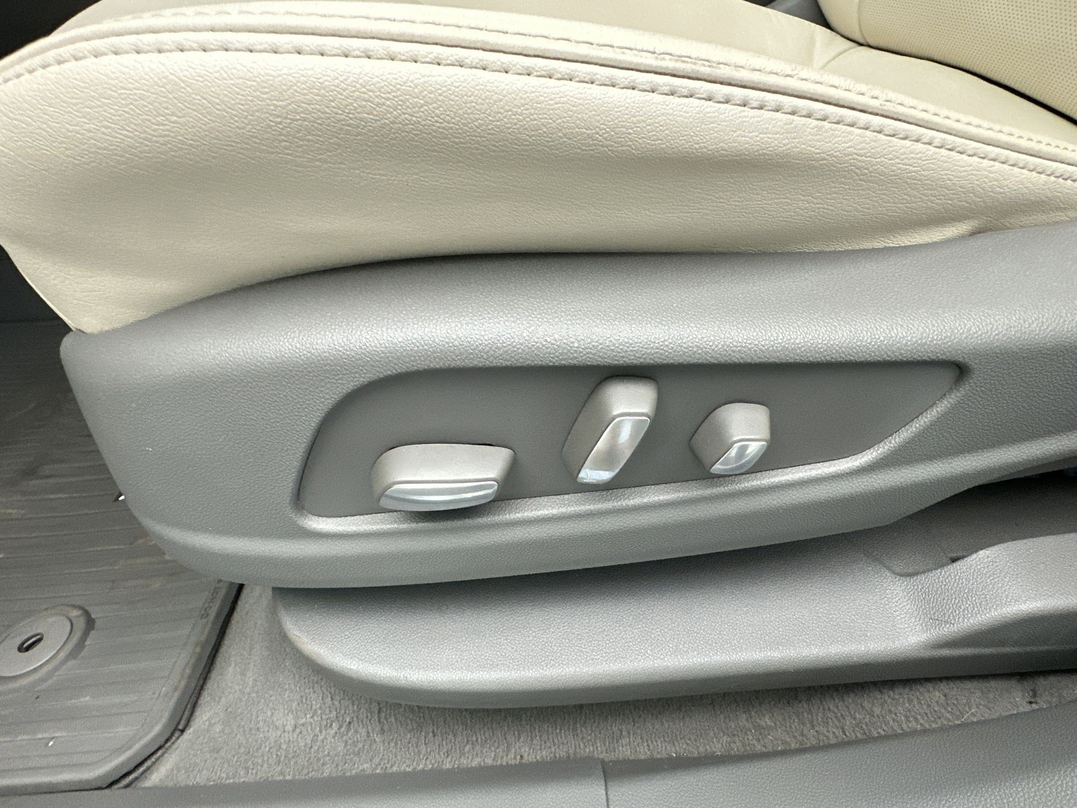 Certified 2023 Cadillac XT6 Premium Luxury image 13