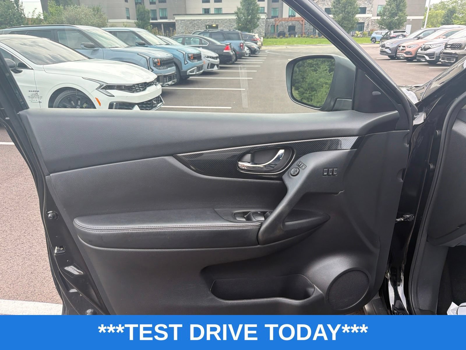 Used 2020 Nissan Rogue SL AWD/4WD image 12
