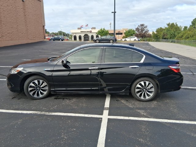 Used 2017 Honda Accord Touring image 2