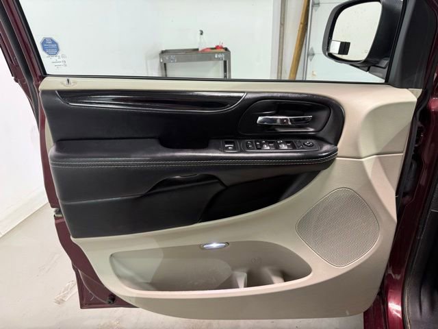 Used 2019 Dodge Grand Caravan SXT FWD image 11