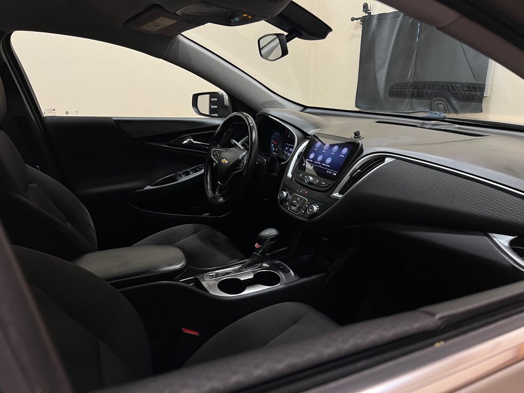 Used 2022 Chevrolet Malibu RS FWD image 13