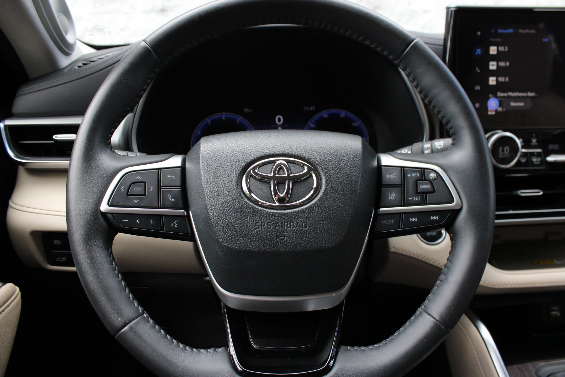 Used 2023 Toyota Highlander Platinum AWD/4WD image 32