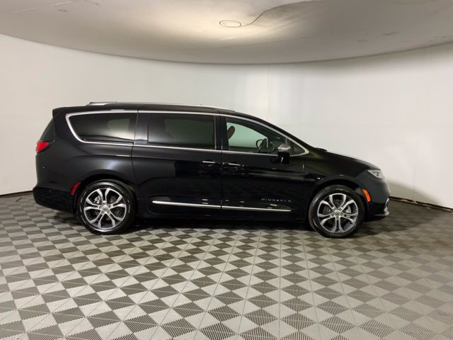 Used 2024 Chrysler Pacifica Pinnacle AWD/4WD image 4