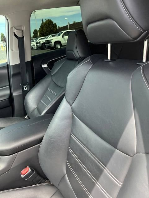 Used 2021 Toyota RAV4 XLE Premium FWD image 11