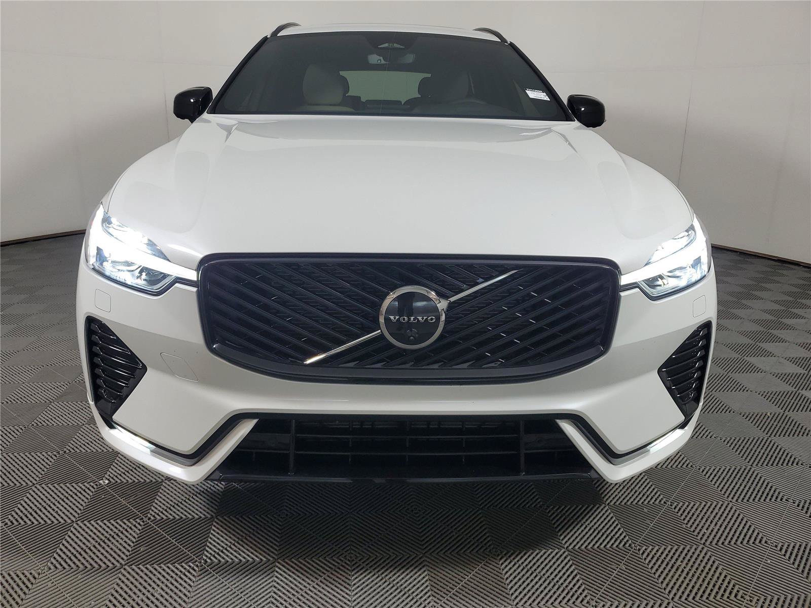 Certified 2026 Volvo XC60 B5 Plus w/ Protection Package Premier AWD/4WD image 2