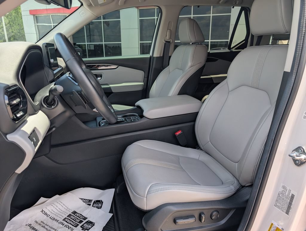 Used 2025 Honda Pilot Touring image 11