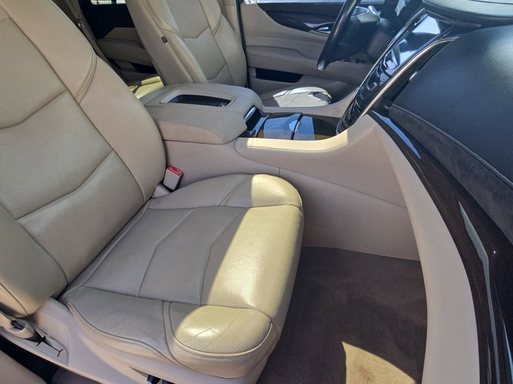 Used 2018 Cadillac Escalade Luxury RWD image 10