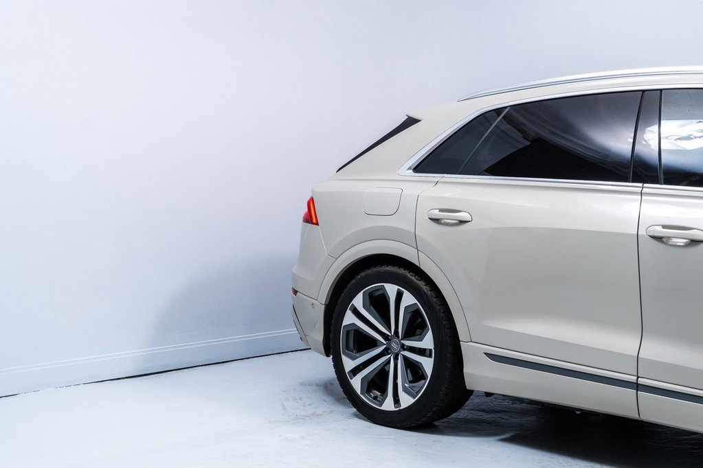 Used 2020 Audi Q8 Prestige w/ Prestige Package image 11