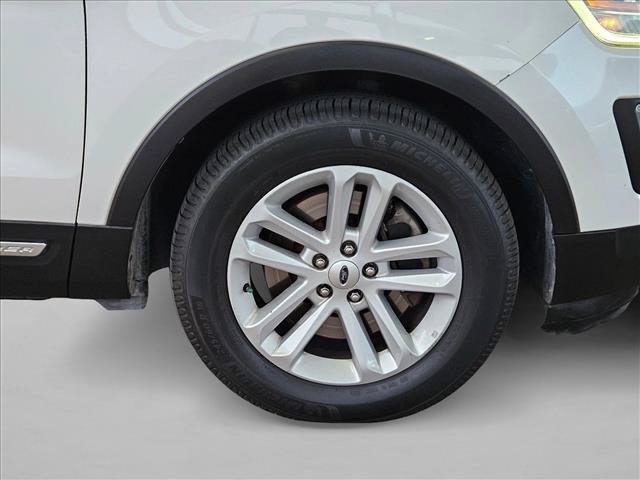 Used 2016 Ford Explorer XLT w/ Equipment Group 202A FWD image 18