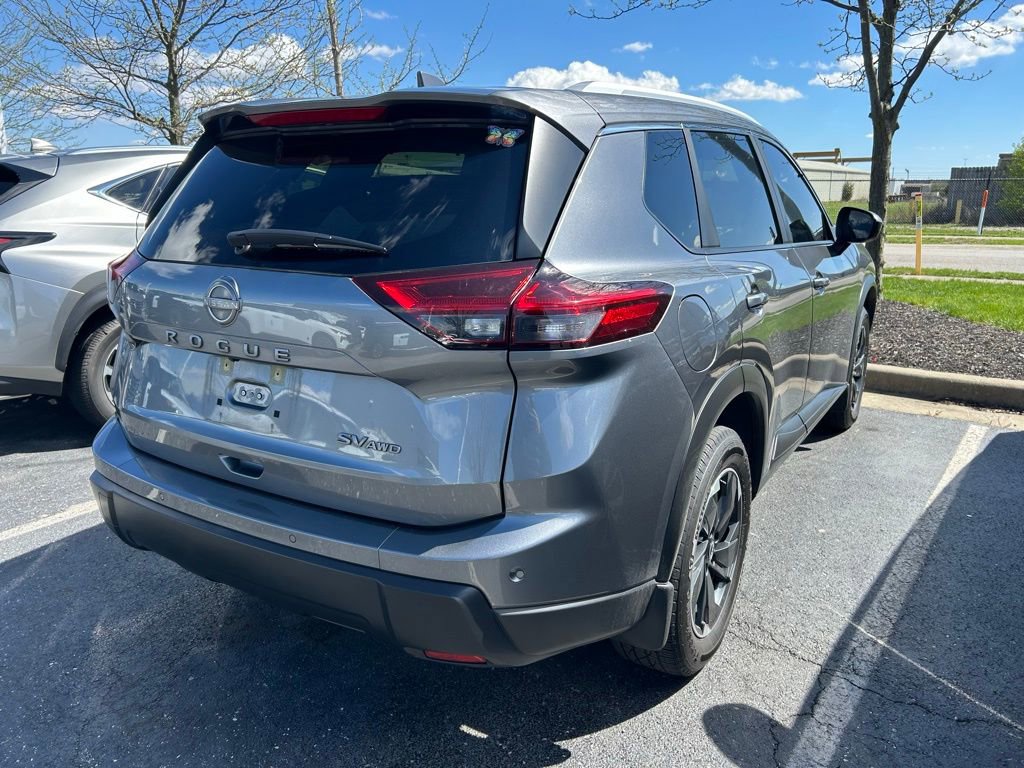 Used 2024 Nissan Rogue SV w/ SV Premium Package image 4