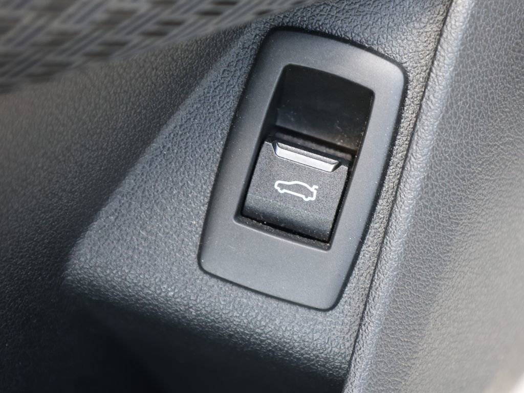 Used 2025 BMW X2 xDrive28i w/ Convenience Package image 13