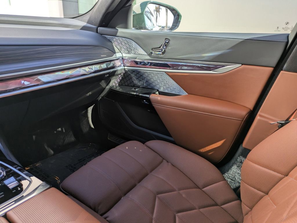 Used 2025 BMW 760i xDrive w/ Executive Package image 16