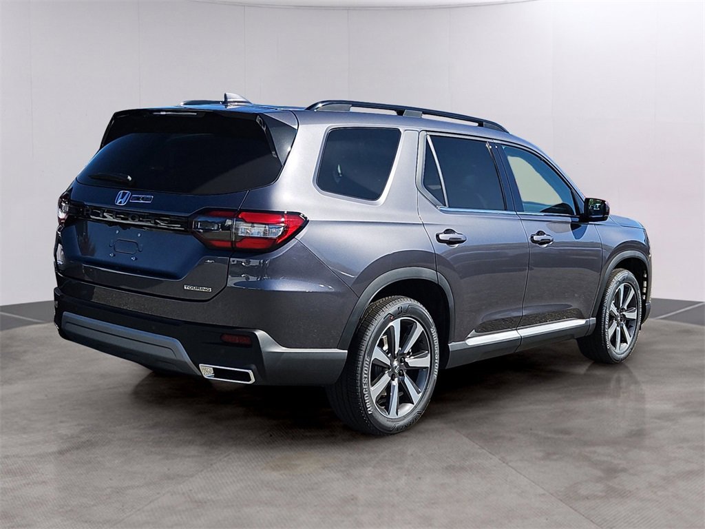 New 2025 Honda Pilot Touring image 2