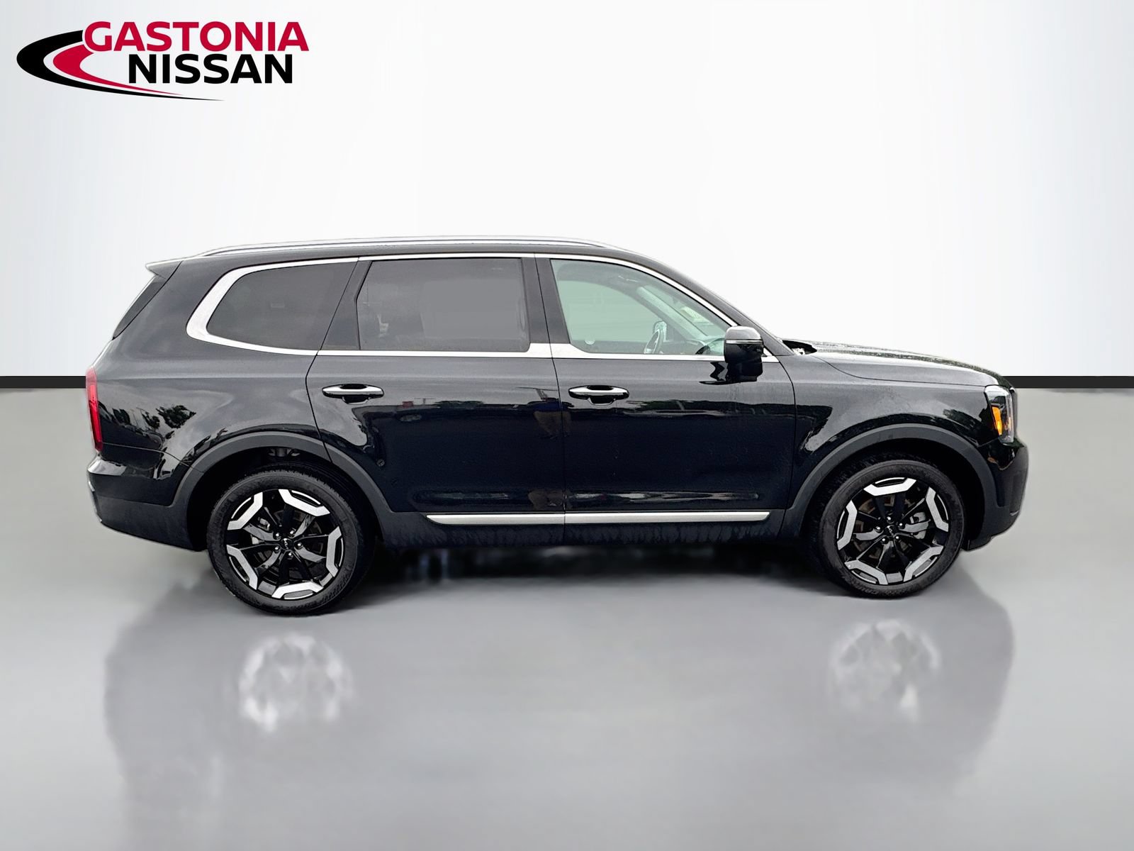 Used 2025 Kia Telluride S FWD image 10