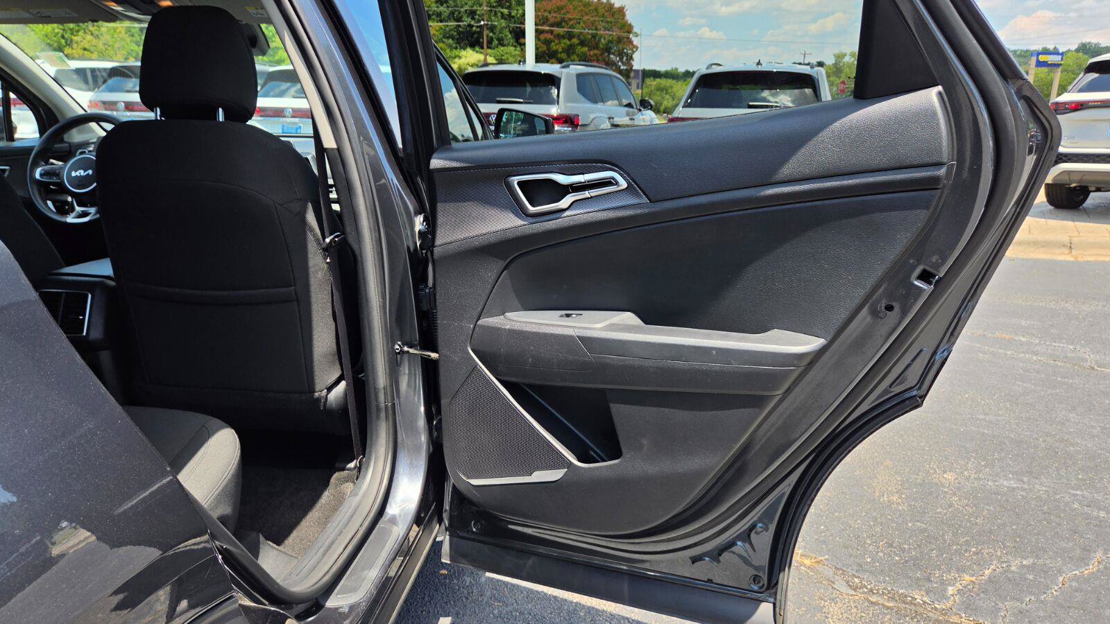 Used 2023 Kia Sportage LX FWD image 48