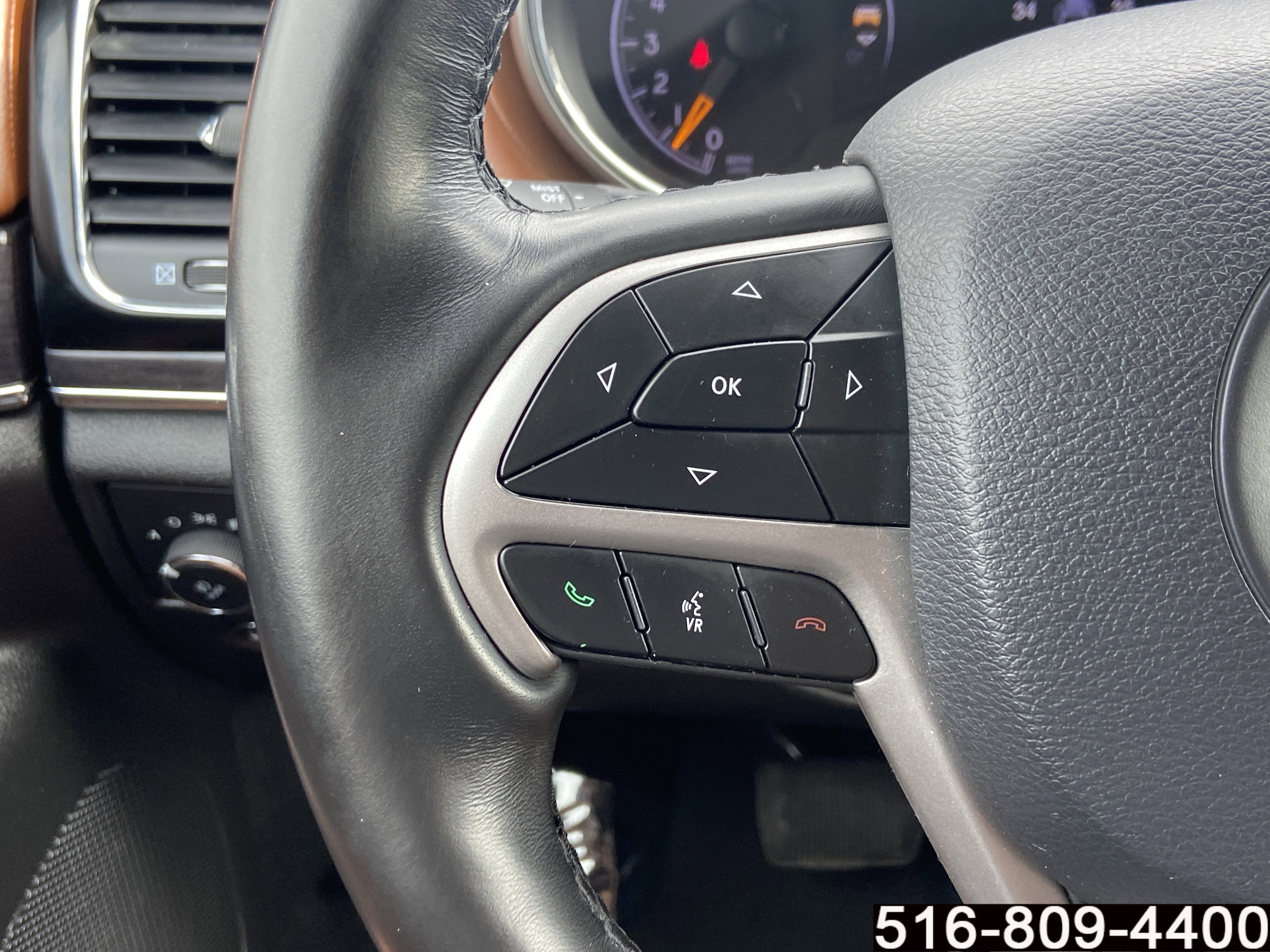 Used 2020 Jeep Grand Cherokee Overland AWD/4WD image 18