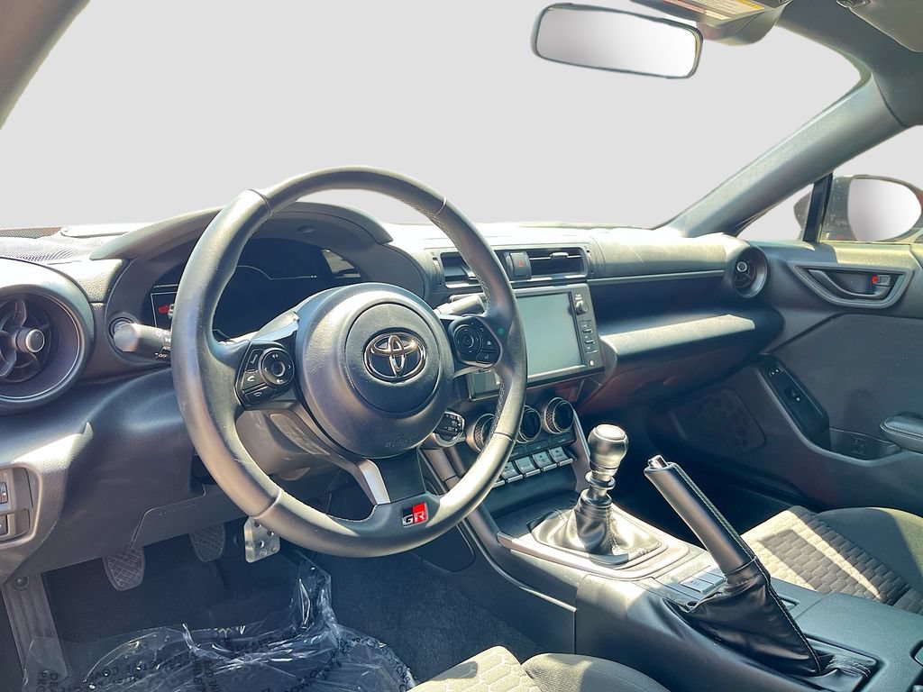 Used 2025 Toyota GR86 w/ ALL Weather Mat Package (TMS) RWD image 9