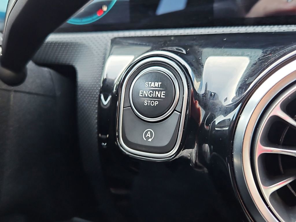 Used 2021 Mercedes-Benz CLA 250 CLA 250 image 18