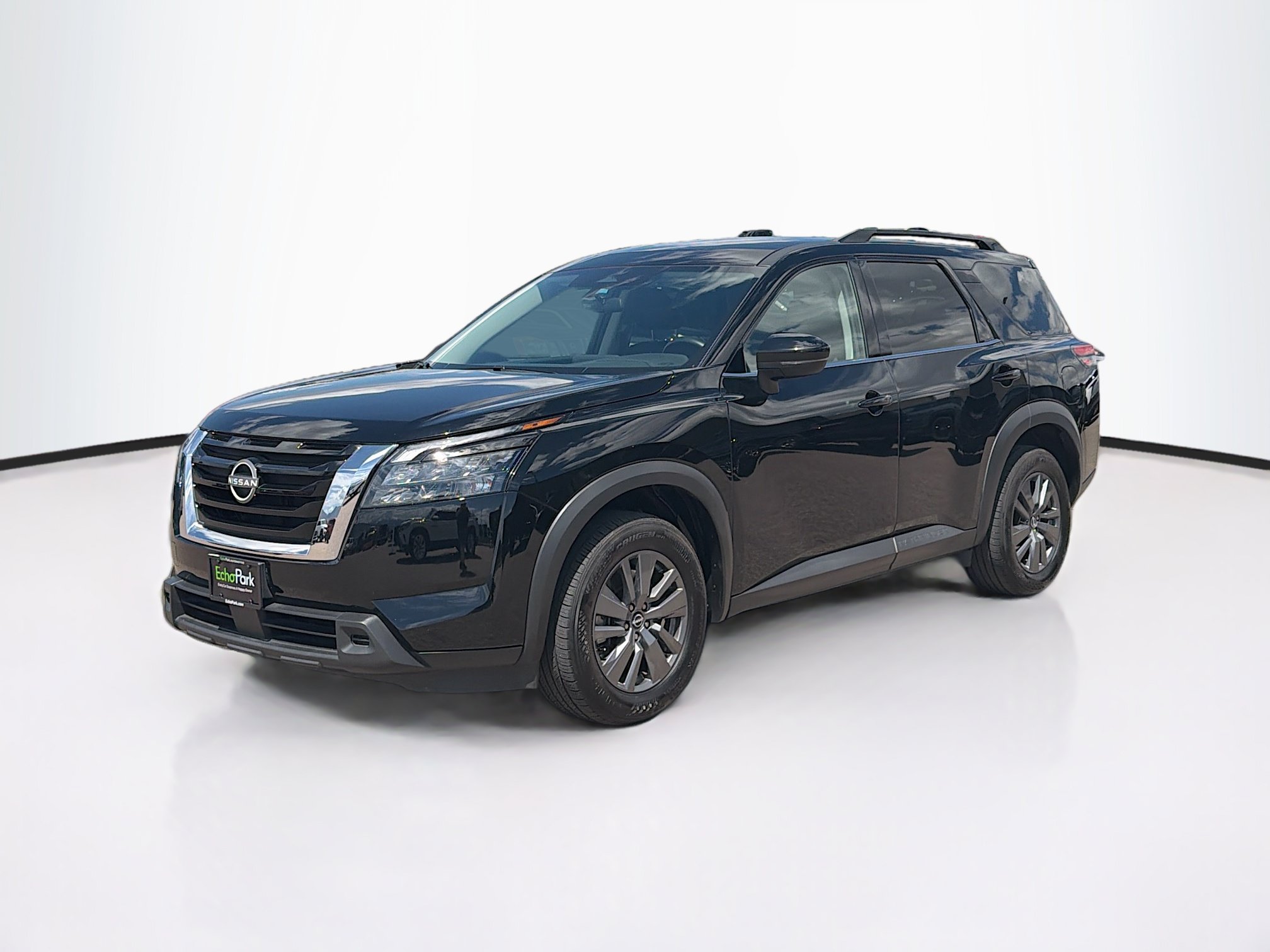 Used 2025 Nissan Pathfinder SV AWD/4WD image 3