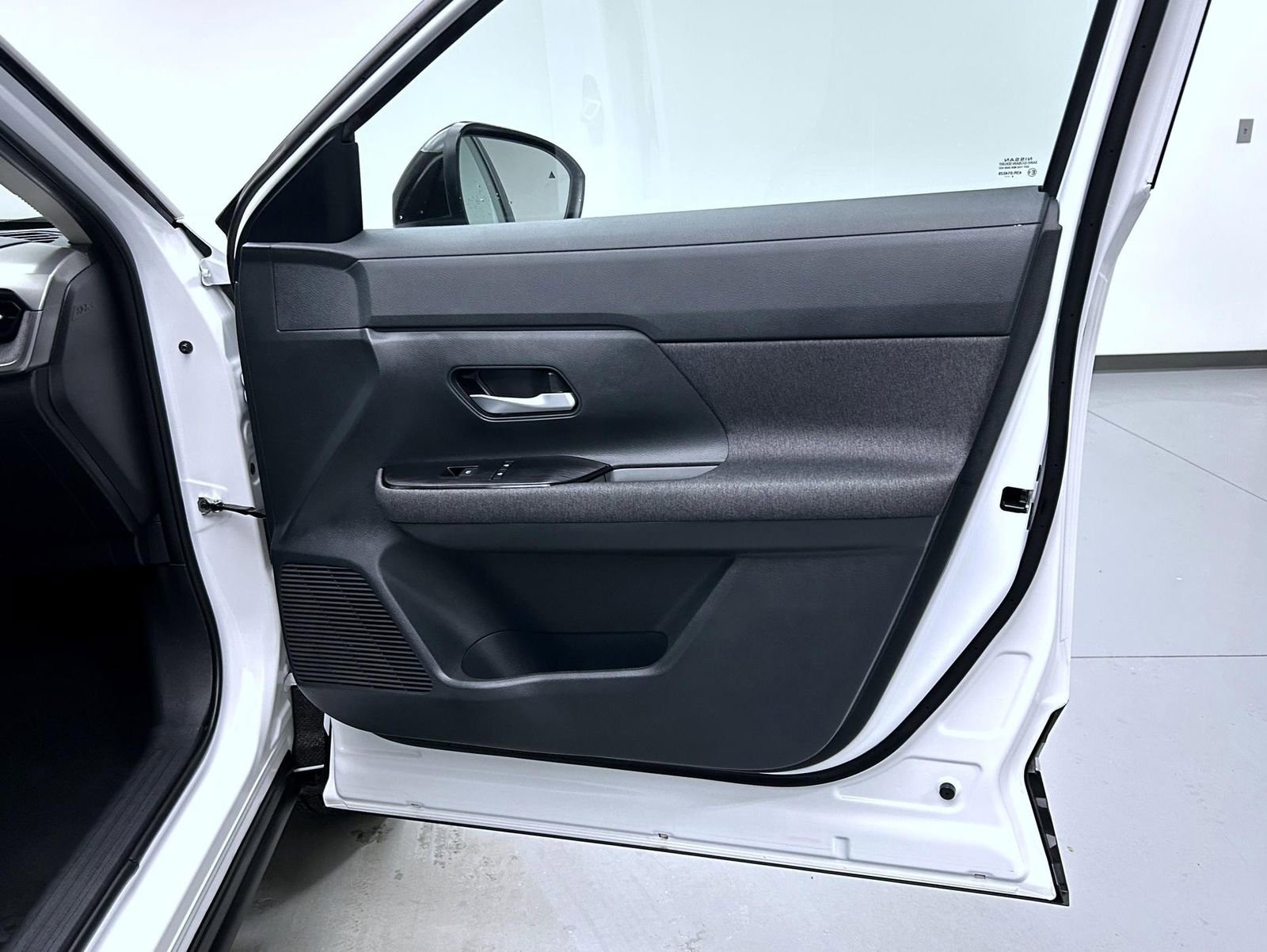 Used 2025 Nissan Kicks SV image 16