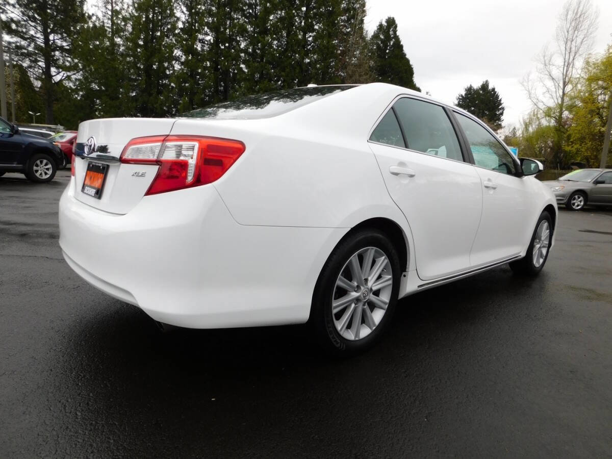Used 2012 Toyota Camry XLE w/ Leather Pkg image 2