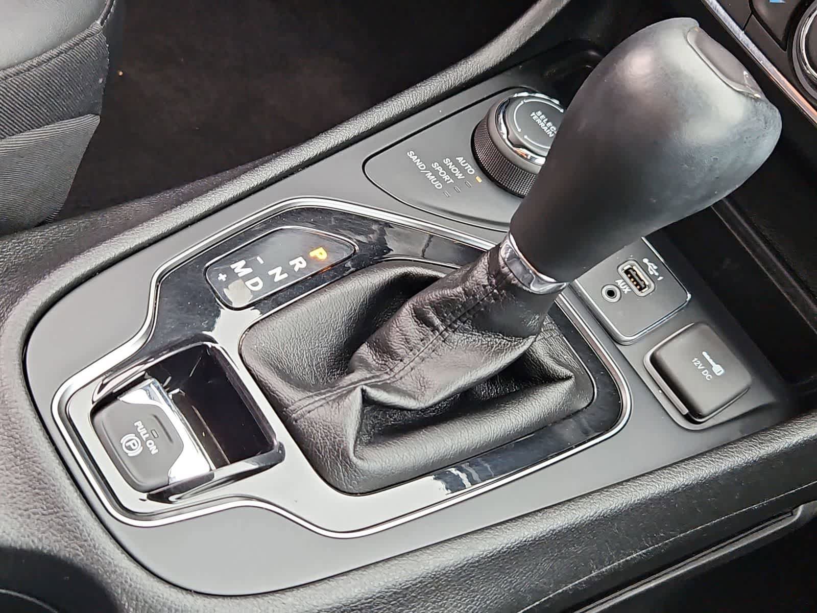 Used 2019 Jeep Cherokee Limited AWD/4WD image 32