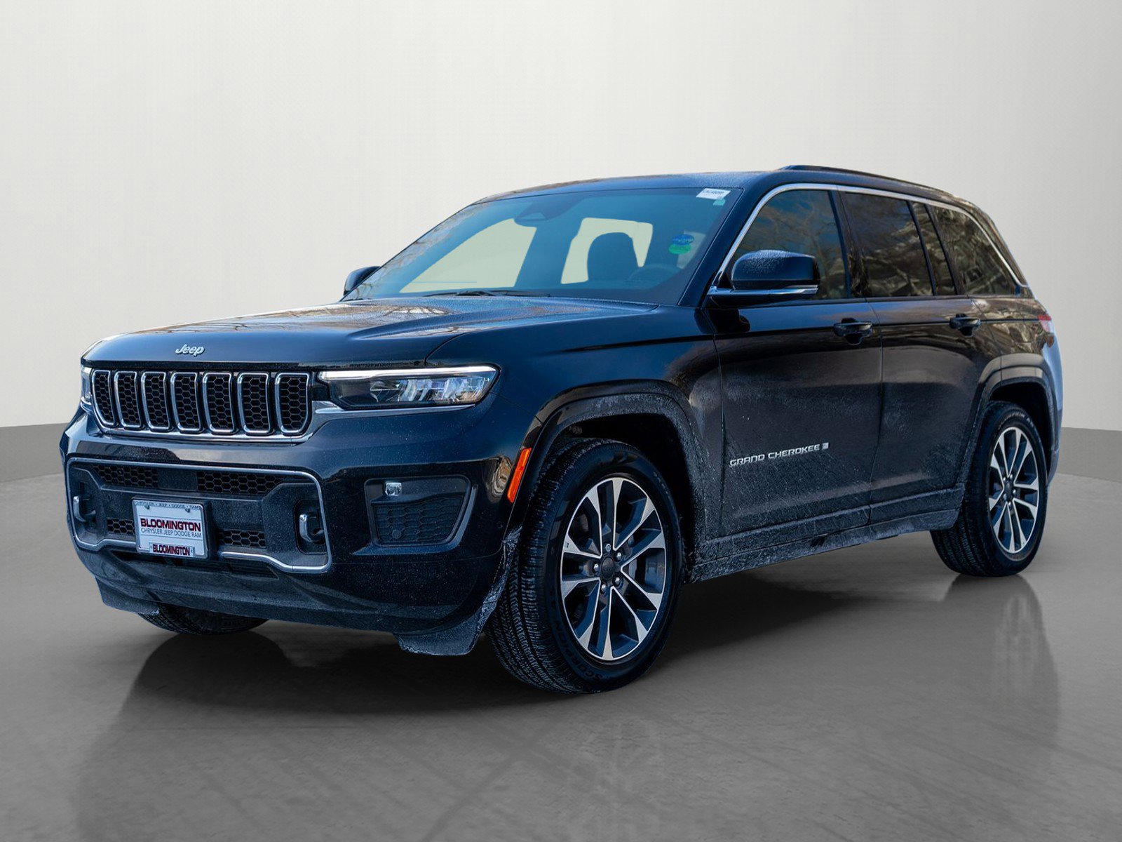 Used 2025 Jeep Grand Cherokee Overland image 3