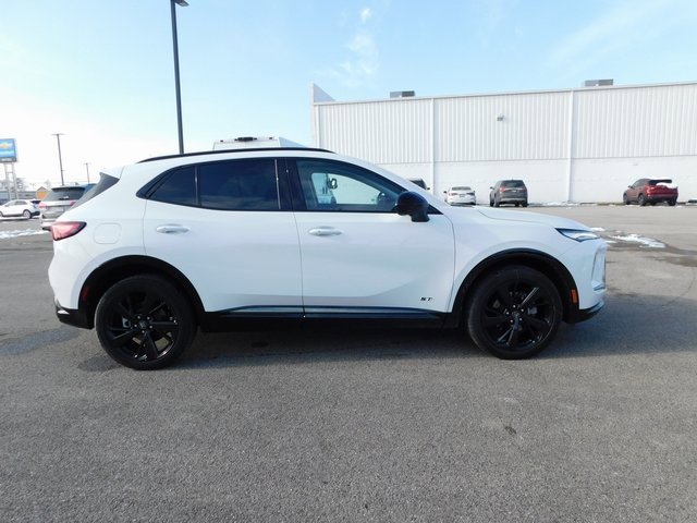 Used 2025 Buick Envision Sport Touring image 2