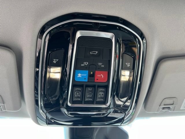Used 2022 Jeep Grand Cherokee Overland AWD/4WD image 25