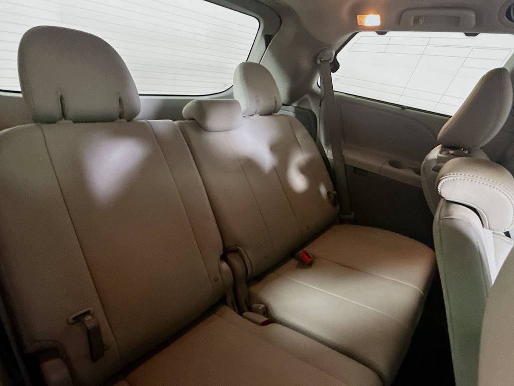 Used 2017 Toyota Sienna XLE w/ XLE Navigation Package FWD image 26