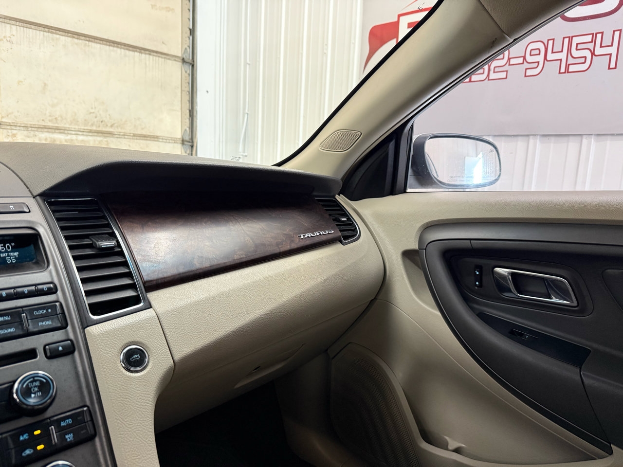 Used 2010 Ford Taurus SEL image 43