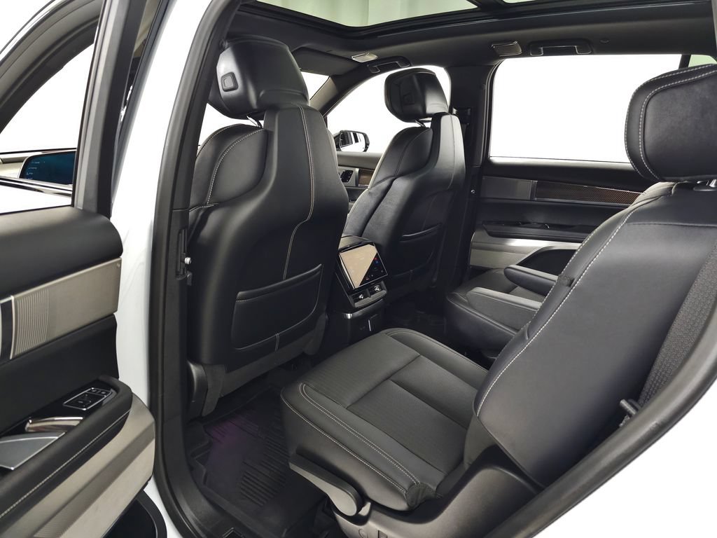 New 2026 Cadillac Vistiq Sport w/ LPO, Floor Liner Package AWD/4WD image 33