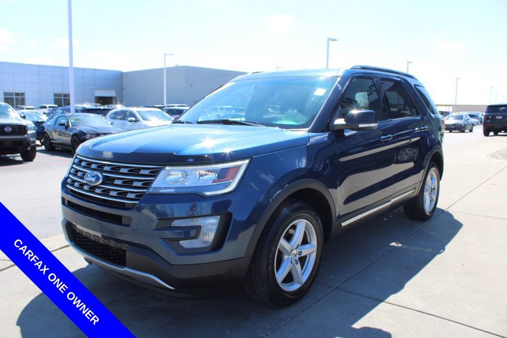 Used 2016 Ford Explorer XLT w/ Equipment Group 202A image 3
