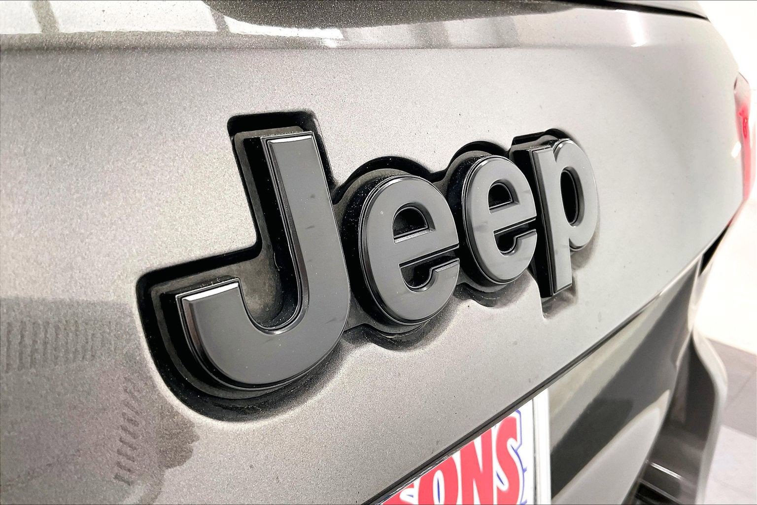 Used 2018 Jeep Grand Cherokee SRT w/ Trailer Tow Group IV AWD/4WD image 31