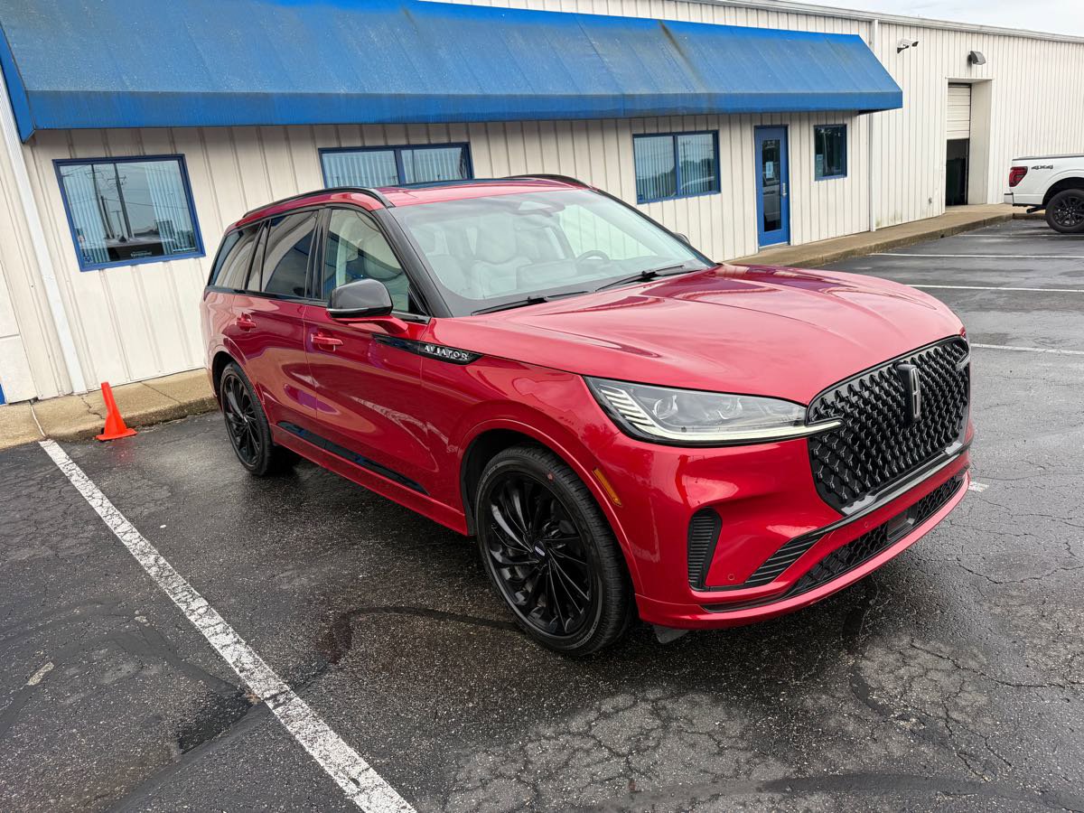 Used 2025 Lincoln Aviator Reserve w/ Equipment Group 201A AWD/4WD image 3