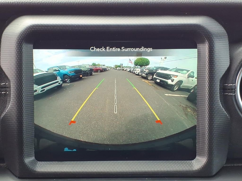 Used 2023 Jeep Wrangler Unlimited Sahara w/ Cold Weather Group AWD/4WD image 10