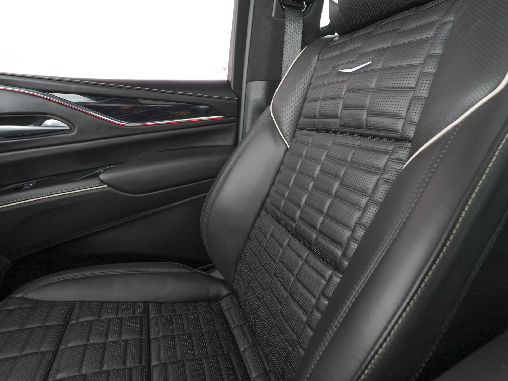 Used 2023 Cadillac Escalade V w/ LPO, ONYX Package AWD/4WD image 30