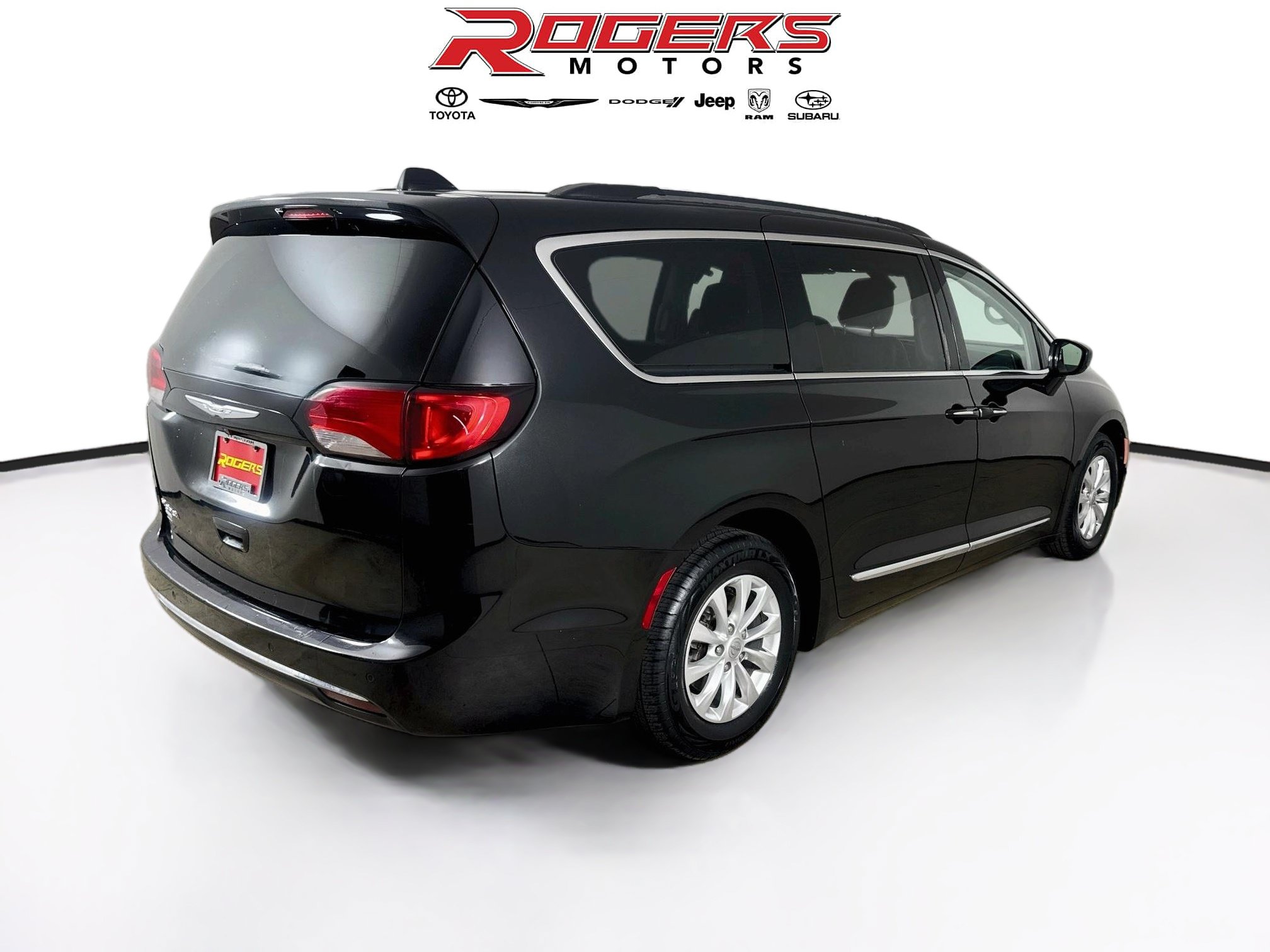 Used 2017 Chrysler Pacifica Touring-L FWD image 8