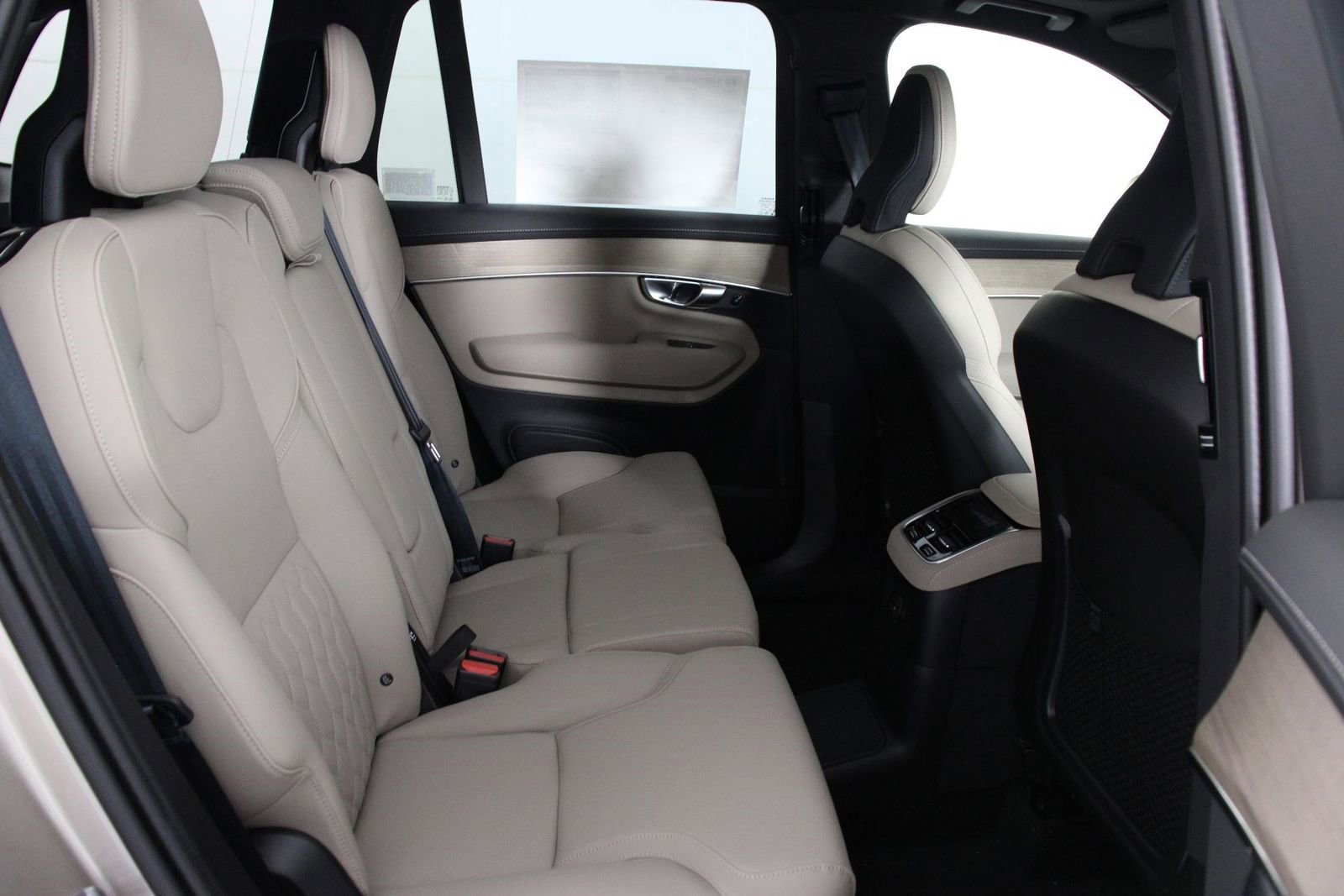 New 2026 Volvo XC90 T8 Plus w/ Protection Package Premier image 11