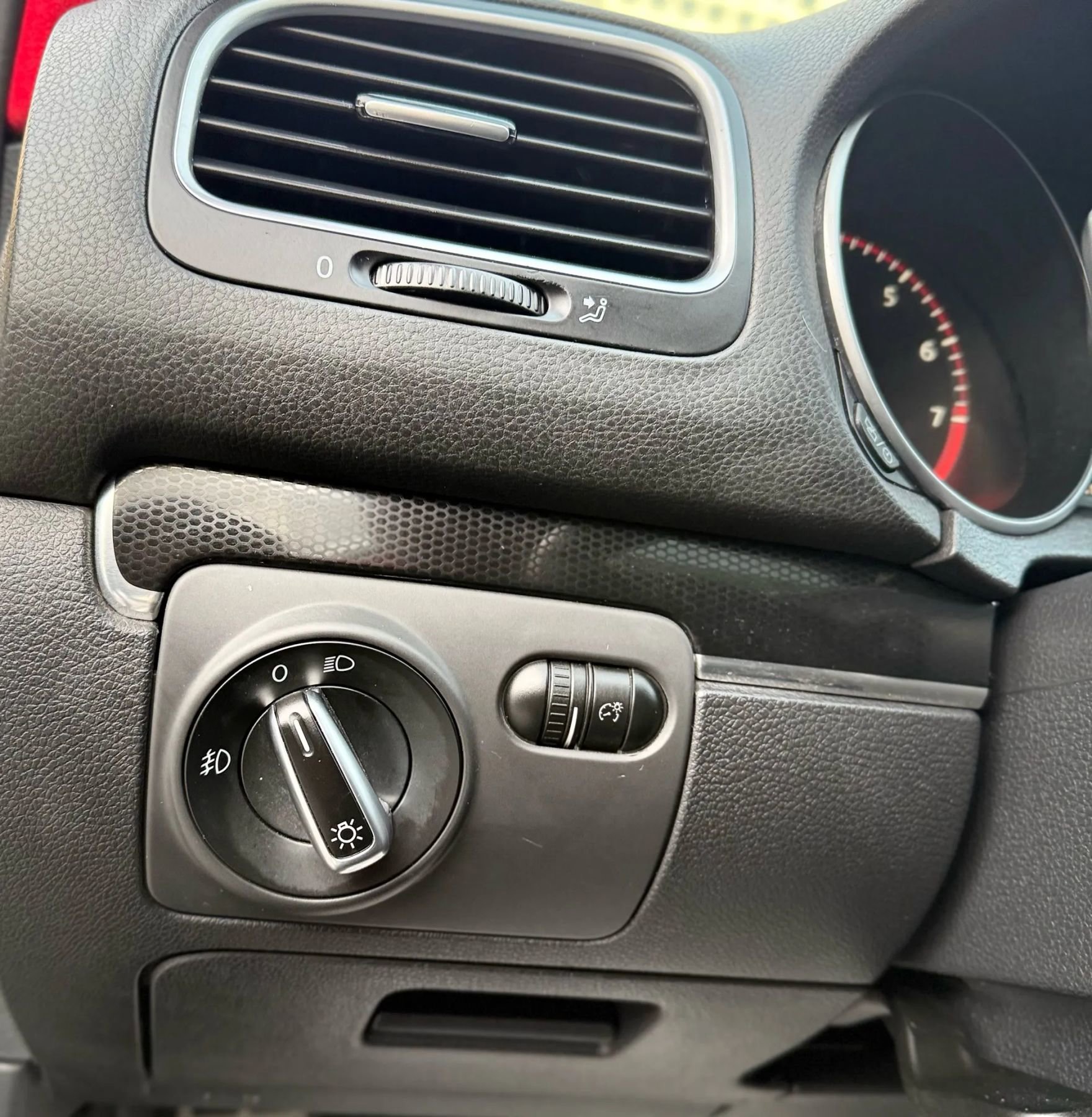 Used 2014 Volkswagen GTI Driver's Edition image 21