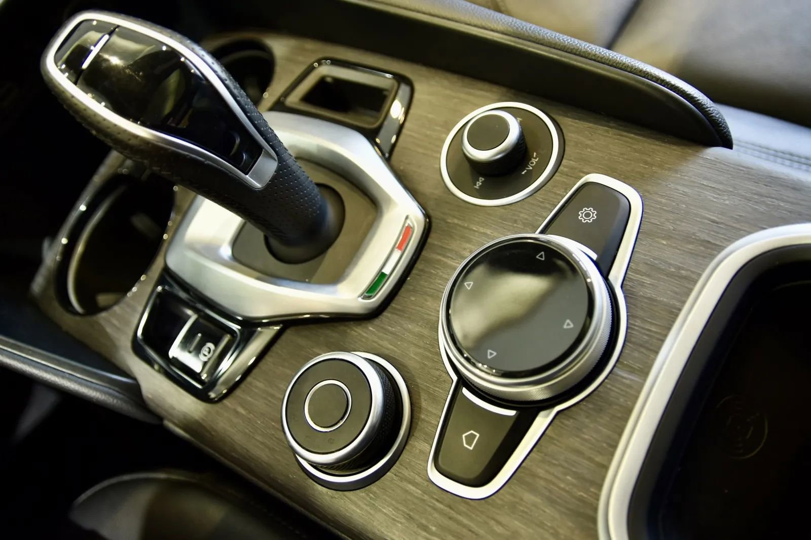 Used 2022 Alfa Romeo Giulia Ti image 15