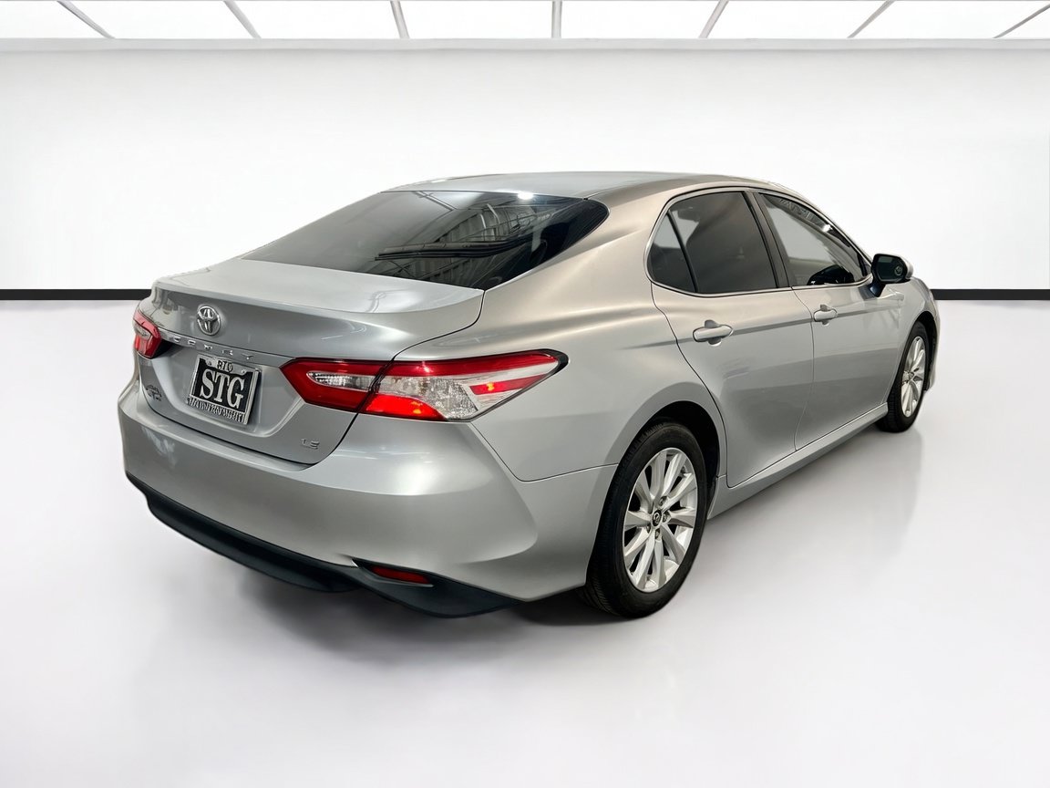 Used 2018 Toyota Camry LE FWD image 4