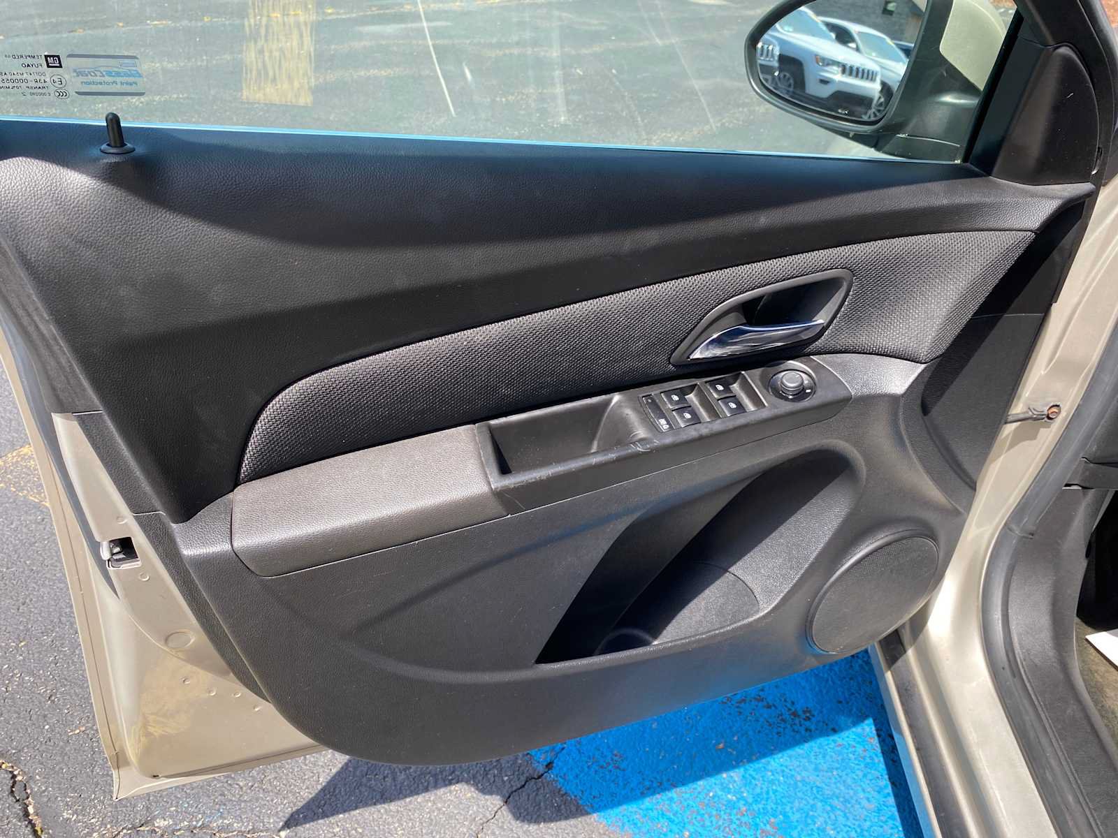 Used 2013 Chevrolet Cruze LT FWD image 25