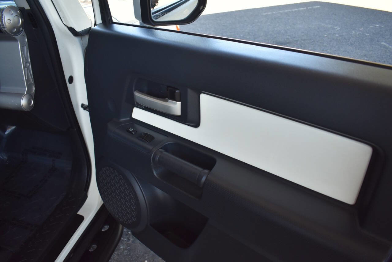 Used 2010 Toyota FJ Cruiser 4WD image 42