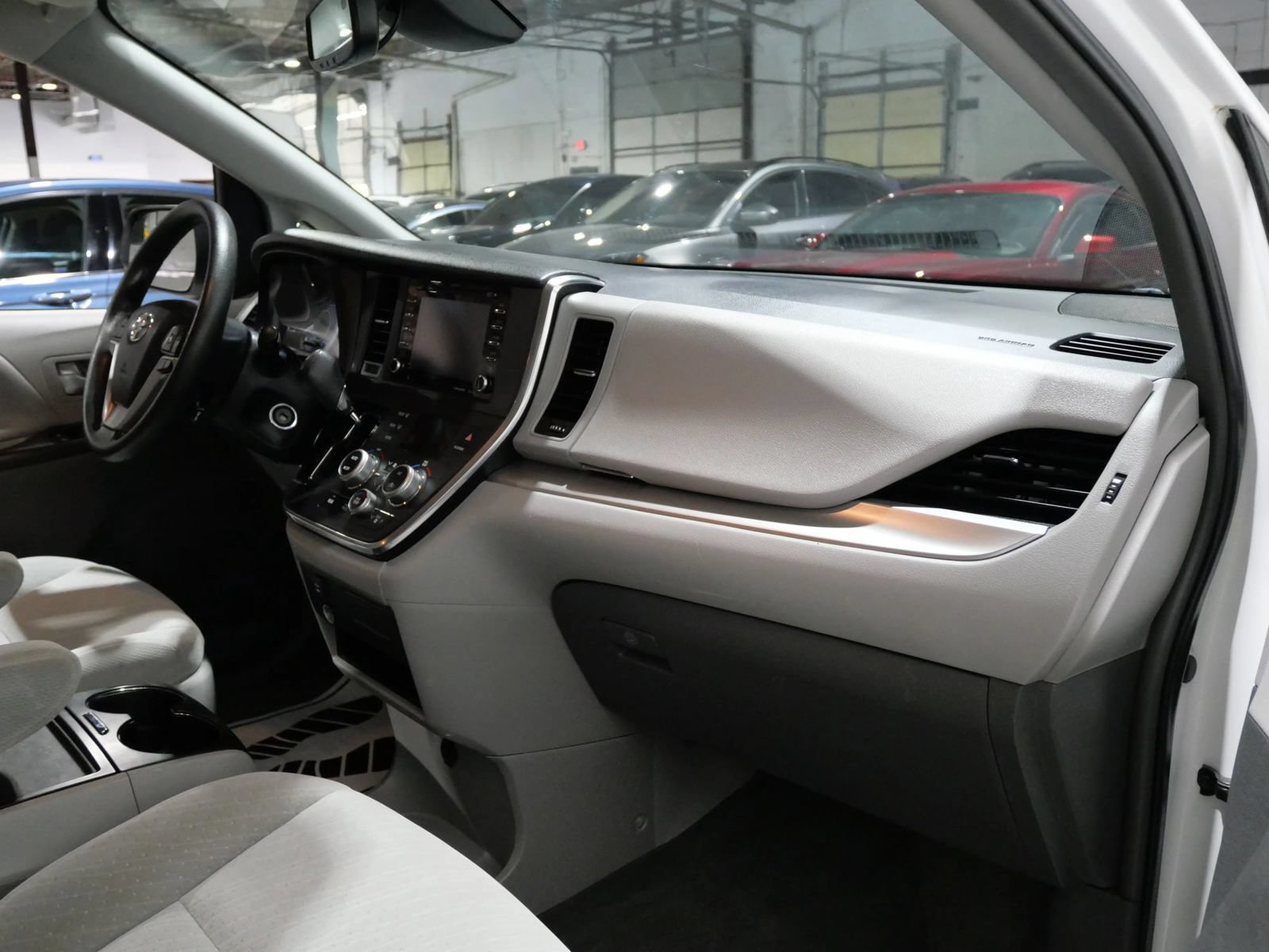Used 2018 Toyota Sienna LE FWD image 10