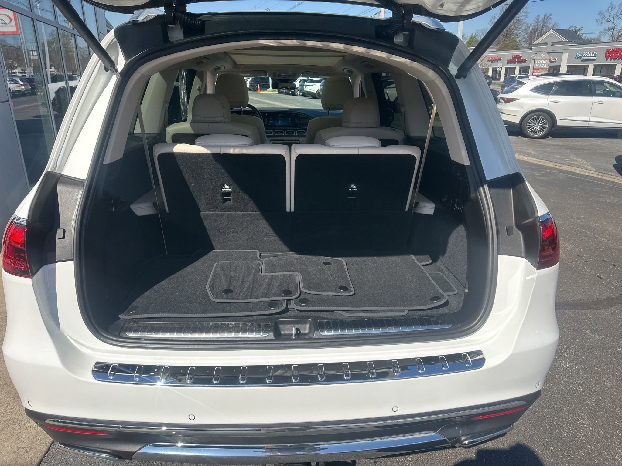 Used 2024 Mercedes-Benz GLS 450 4MATIC image 16