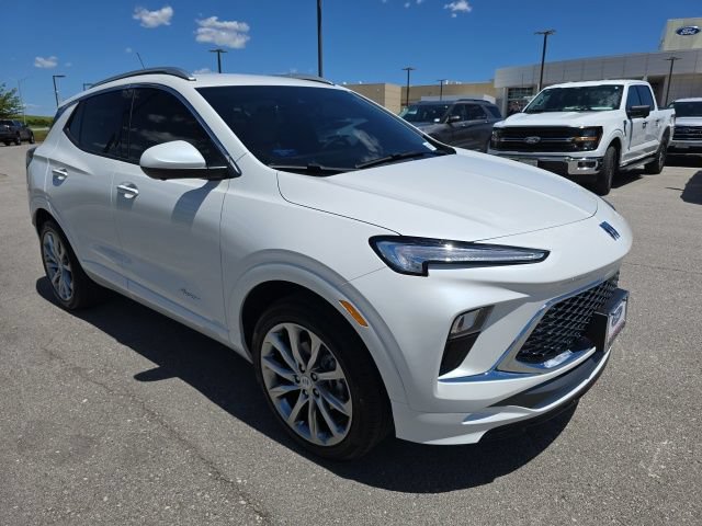 Used 2025 Buick Encore GX Avenir w/ Avenir Technology Package AWD/4WD image 7