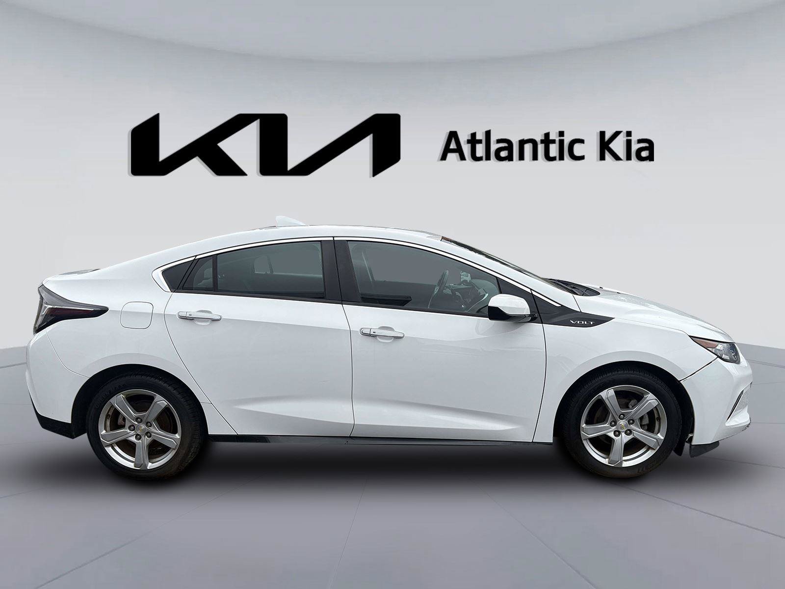 Used 2017 Chevrolet Volt LT w/ Comfort Package FWD image 5